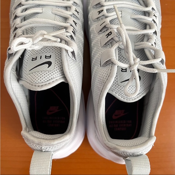 Women’s Nike Air Max Axis in Pure Platinum/Red Crush - Picture 8 of 16